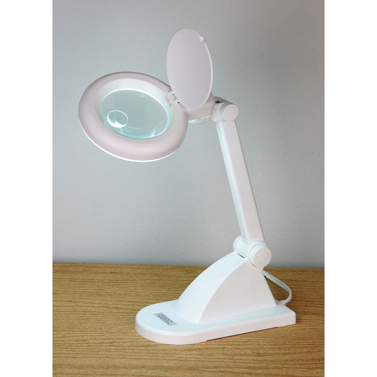 HFT Desktop Magnifying Lamp